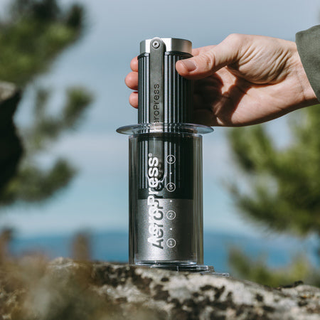 AeroPress – rankinis malūnėlis, pilkas