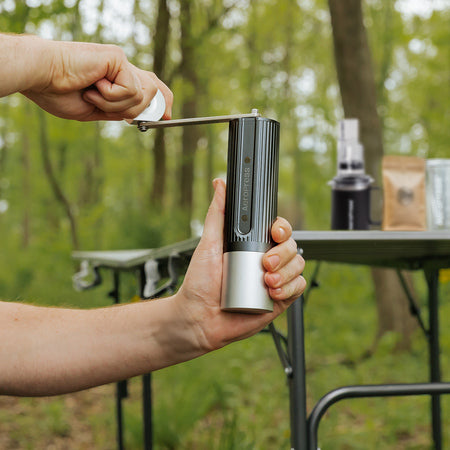 AeroPress – rankinis malūnėlis, pilkas