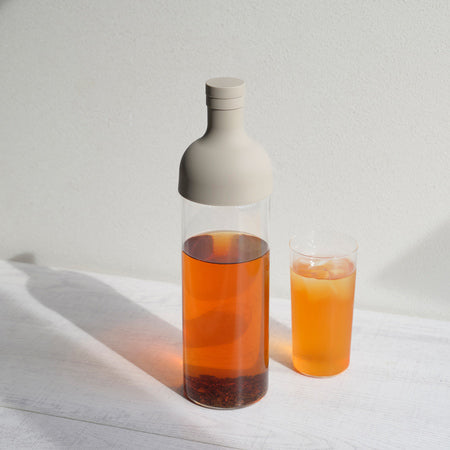 Hario - Filter-In Cold Brew Tea Bottle, 750ml smėlio spalvos